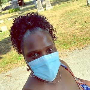 Meet your Posher, Jeannette